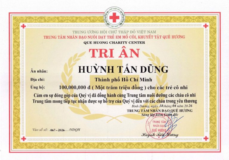 Tri ân ủng hộ 100 triệu đồng cho trẻ em mồ côi
